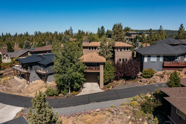 1829 SW Turnberry Place, Bend, OR 97702