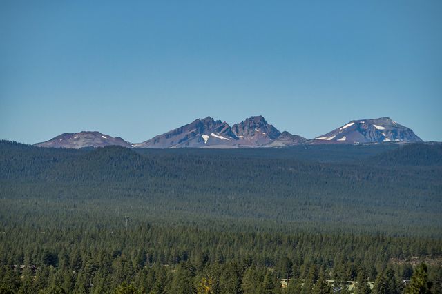 1829 SW Turnberry Place, Bend, OR 97702