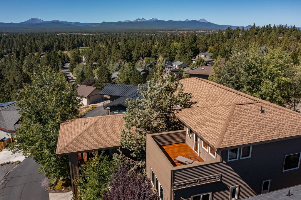 1829 SW Turnberry Place, Bend, OR 97702