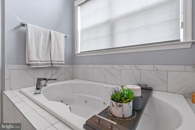 11 ABERDEEN CT, Marlton, NJ 08053