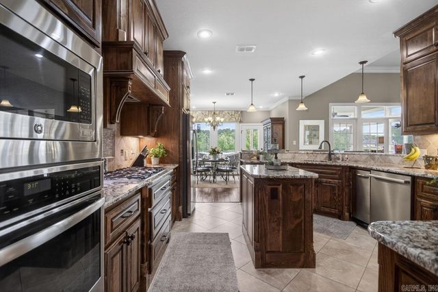 7016 WESTSHORE Avenue, Benton, AR 72019