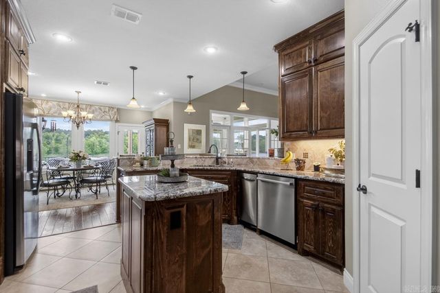 7016 WESTSHORE Avenue, Benton, AR 72019