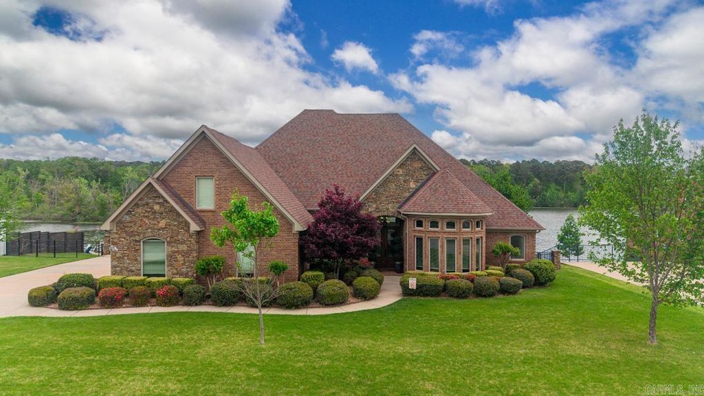7016 WESTSHORE Avenue, Benton, AR 72019