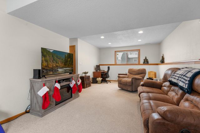 4917 25th Avenue NW, Rochester, MN 55901