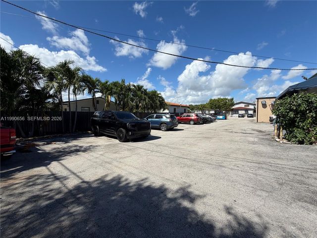 1352 E 4th Ave, Hialeah, FL 33010