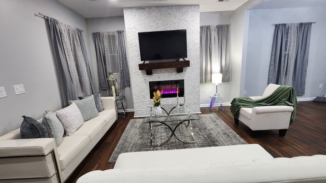 1617 Heiman St, Nashville, TN 37208