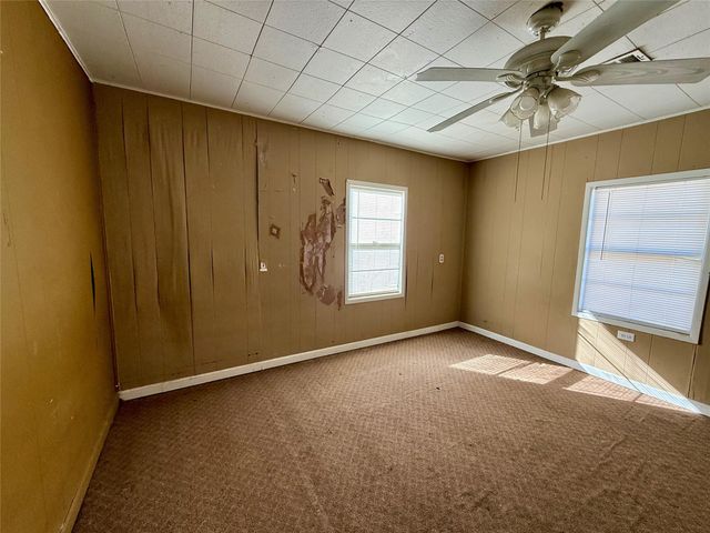 811 S Fenner Avenue, Cleveland, TX 77327