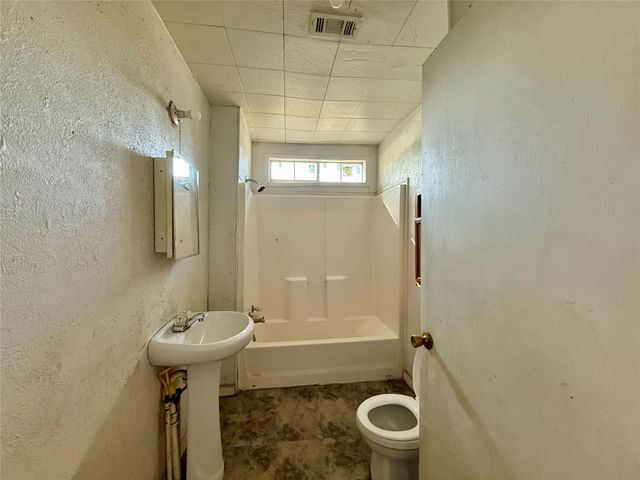 811 S Fenner Avenue, Cleveland, TX 77327