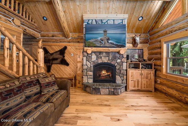 28 Creekside LN, Hope, ID 83836