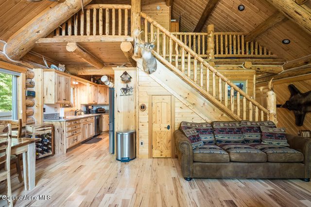 28 Creekside LN, Hope, ID 83836