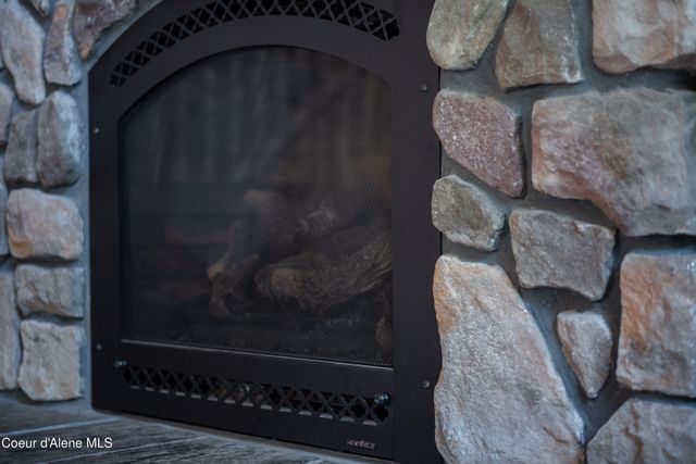 28 Creekside LN, Hope, ID 83836