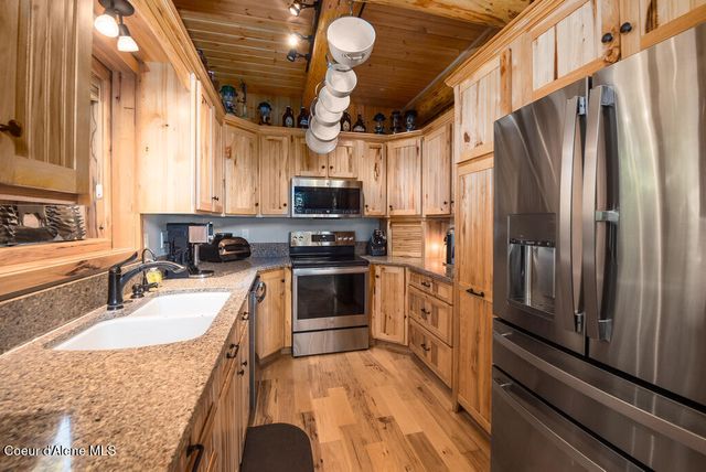 28 Creekside LN, Hope, ID 83836
