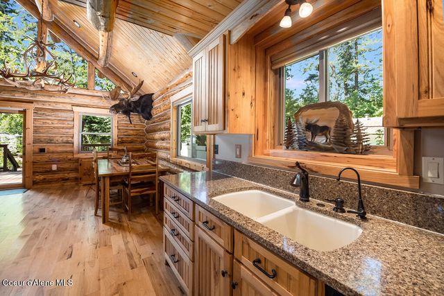 28 Creekside LN, Hope, ID 83836