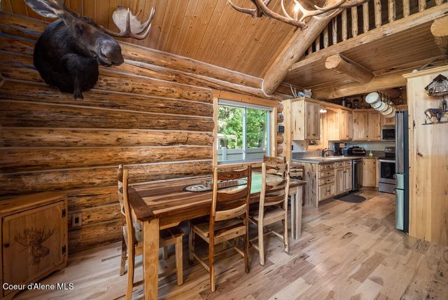 28 Creekside LN, Hope, ID 83836