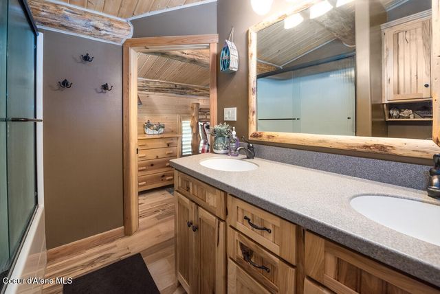 28 Creekside LN, Hope, ID 83836