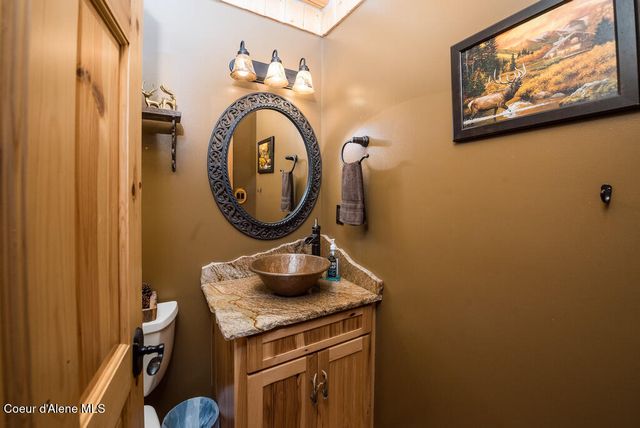 28 Creekside LN, Hope, ID 83836