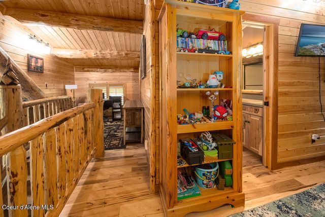 28 Creekside LN, Hope, ID 83836