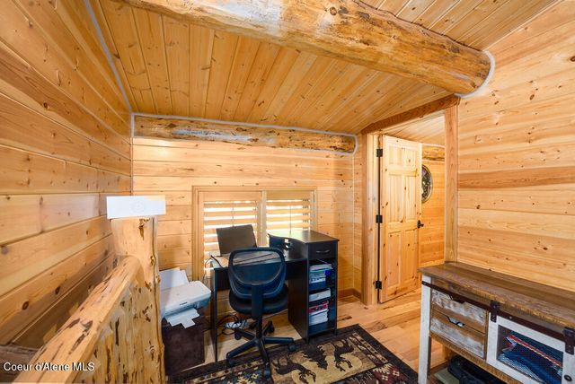 28 Creekside LN, Hope, ID 83836