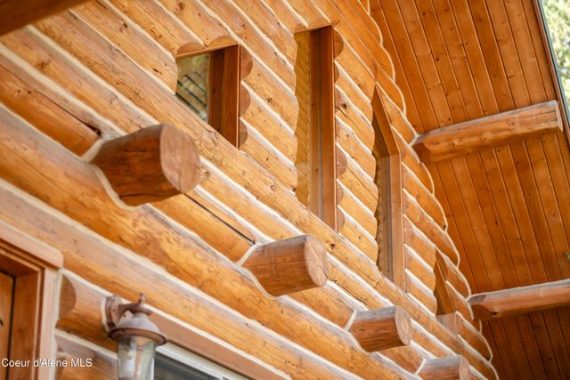28 Creekside LN, Hope, ID 83836
