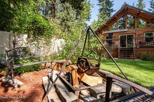 28 Creekside LN, Hope, ID 83836