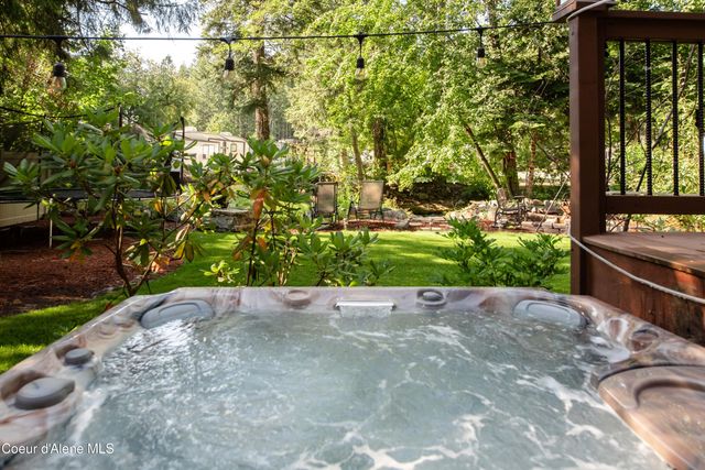 28 Creekside LN, Hope, ID 83836
