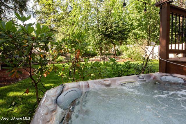 28 Creekside LN, Hope, ID 83836