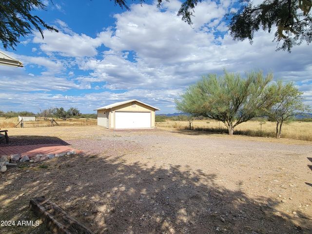 8075 E Bloomfield Road, Hereford, AZ 85615