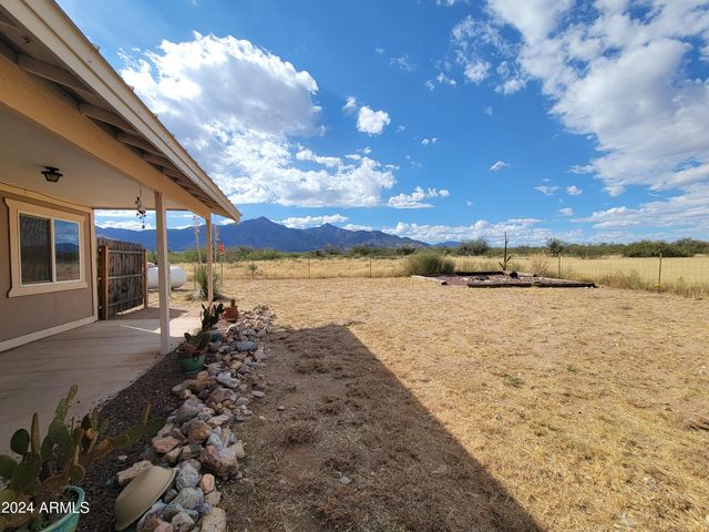 8075 E Bloomfield Road, Hereford, AZ 85615
