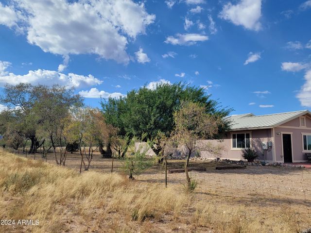 8075 E Bloomfield Road, Hereford, AZ 85615