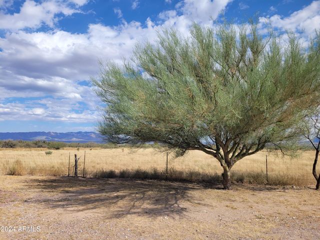 8075 E Bloomfield Road, Hereford, AZ 85615