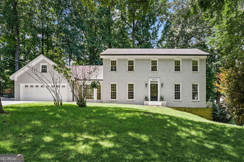 1511 Summerset Drive, Dunwoody, GA 30338