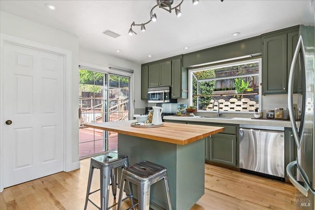 375 E O St, Benicia, CA 94510