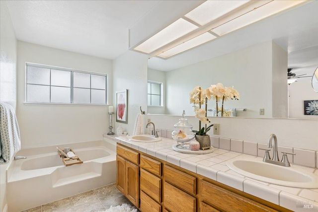 375 E O St, Benicia, CA 94510