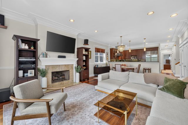 3544 N Fremont Street 4S, Chicago, IL 60657