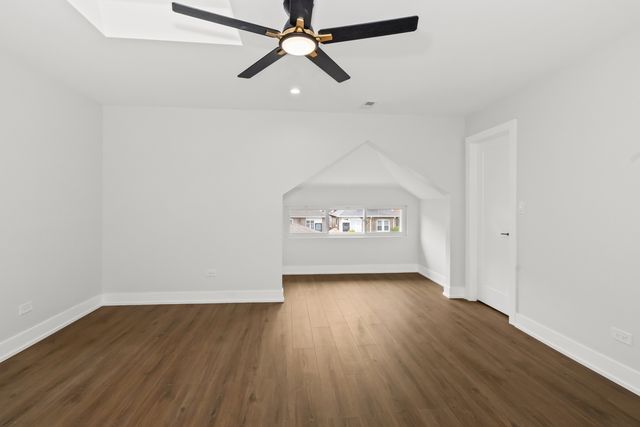 8114 S Paxton Avenue, Chicago, IL 60617