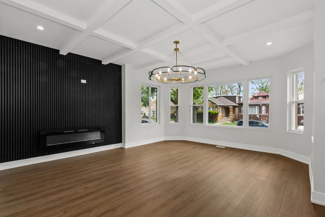 8114 S Paxton Avenue, Chicago, IL 60617