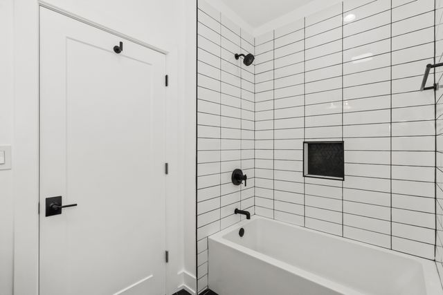 8114 S Paxton Avenue, Chicago, IL 60617