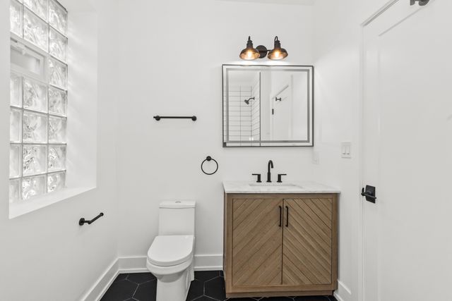 8114 S Paxton Avenue, Chicago, IL 60617