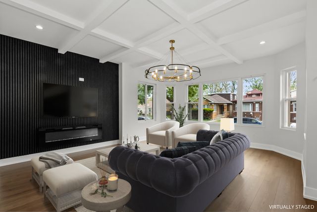 8114 S Paxton Avenue, Chicago, IL 60617