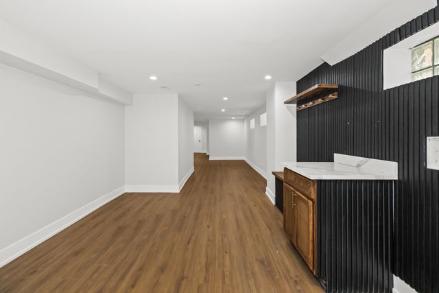 8114 S Paxton Avenue, Chicago, IL 60617