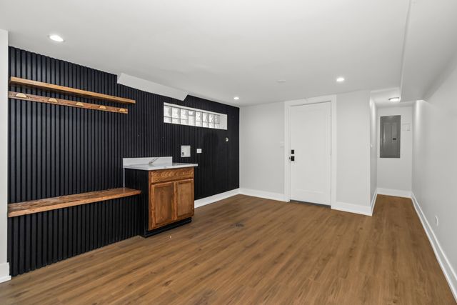 8114 S Paxton Avenue, Chicago, IL 60617