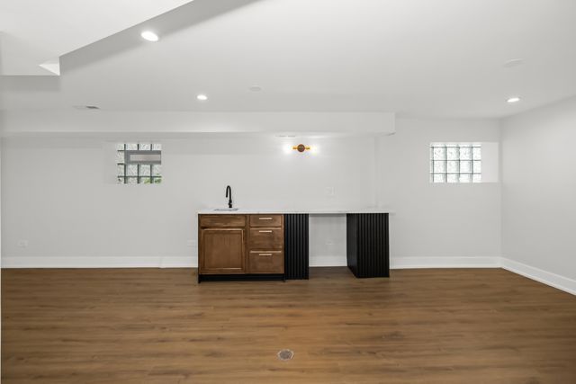 8114 S Paxton Avenue, Chicago, IL 60617