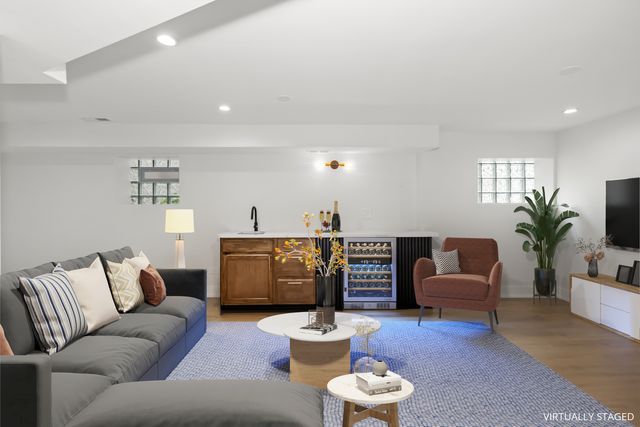 8114 S Paxton Avenue, Chicago, IL 60617