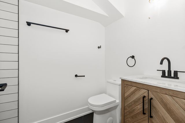 8114 S Paxton Avenue, Chicago, IL 60617