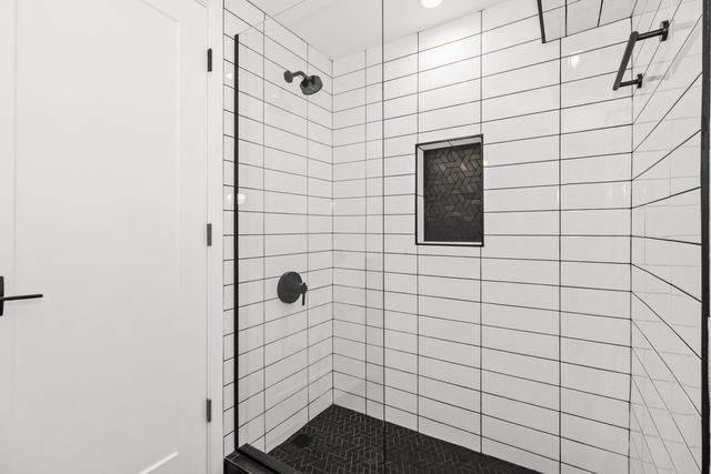 8114 S Paxton Avenue, Chicago, IL 60617