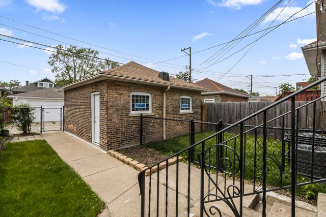 8114 S Paxton Avenue, Chicago, IL 60617