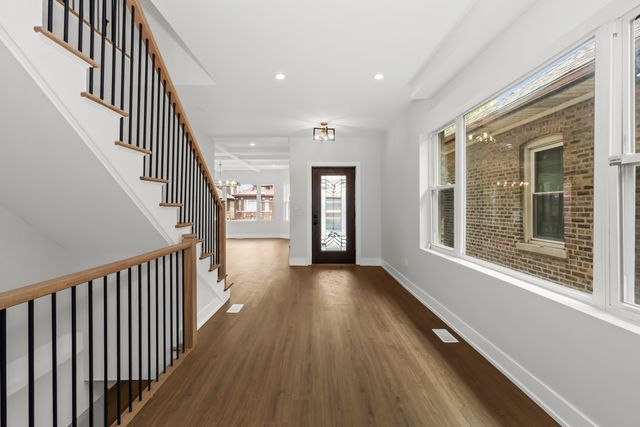 8114 S Paxton Avenue, Chicago, IL 60617