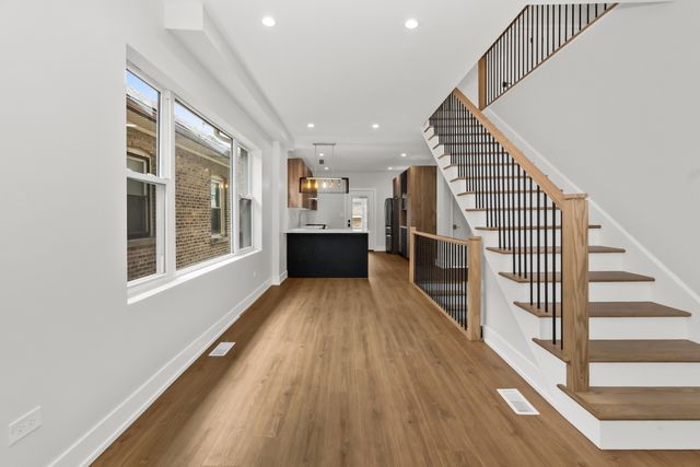 8114 S Paxton Avenue, Chicago, IL 60617