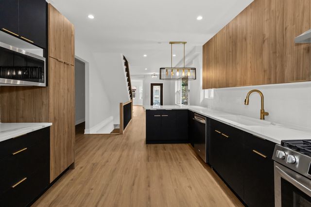 8114 S Paxton Avenue, Chicago, IL 60617