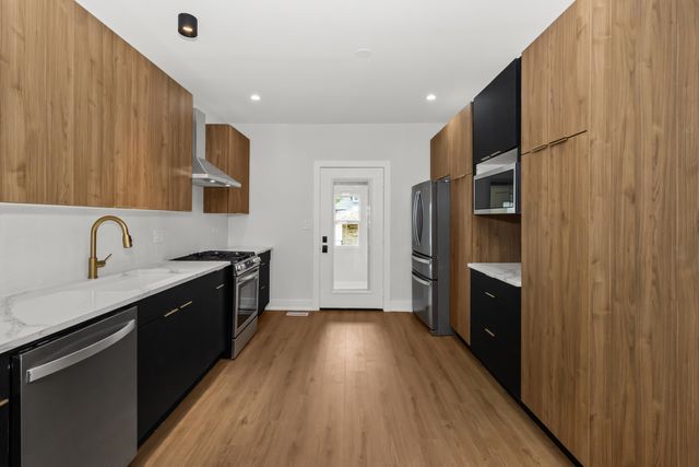 8114 S Paxton Avenue, Chicago, IL 60617